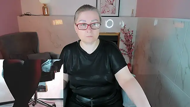 Snapshot of Alexandra_Kind chatting on 05/01/26, 01:26 Alexandra Kind online show from 05/01/26, 01:26