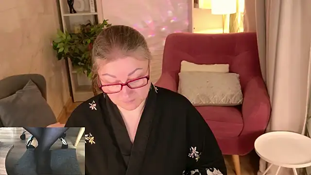 Snapshot of Alexandra_Kind chatting on 05/17/26, 09:00 Alexandra Kind online show from 05/17/26, 09:00