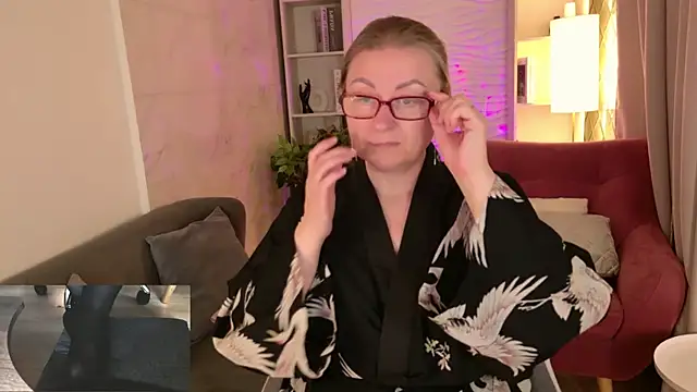 Snapshot of Alexandra_Kind chatting on 05/18/26, 04:07 Alexandra Kind online show from 05/18/26, 04:07