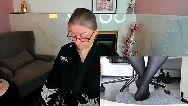 Snapshot of Alexandra_Kind chatting on 06/16/26, 01:47 Alexandra Kind online show from 06/16/26, 01:47