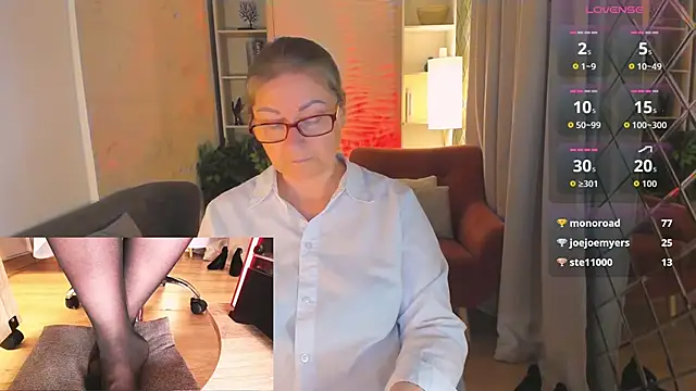 Snapshot of Alexandra_Kind chatting on 06/22/26, 03:25 Alexandra Kind online show from 06/22/26, 03:25