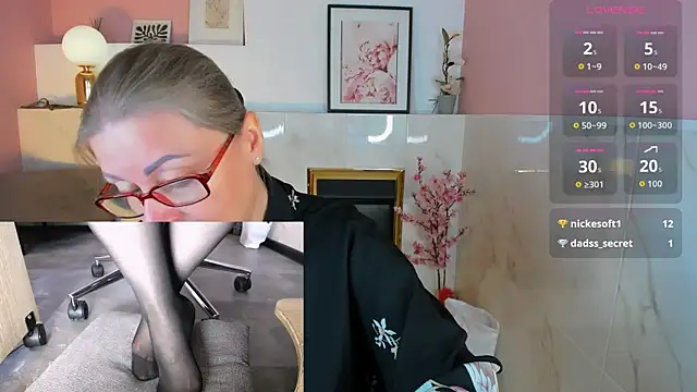 Snapshot of Alexandra_Kind chatting on 07/05/26, 09:11 Alexandra Kind online show from 07/05/26, 09:11