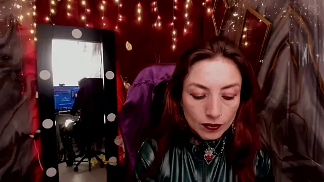 Queenscarlettsecret online show from 05/04/26, 06:37
