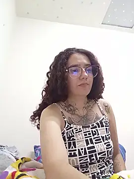 Aura Phone online show from 05/18/26, 03:02