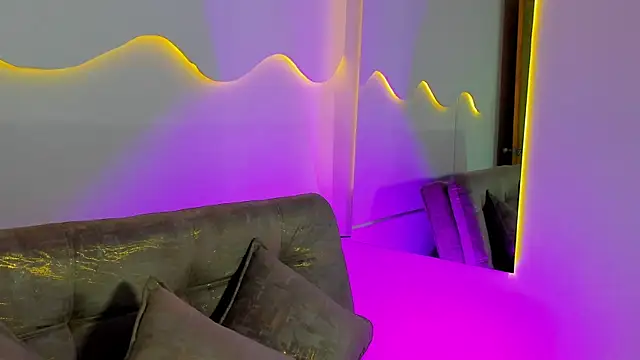 MiaMalcova   online show from 04/25/26, 07:33