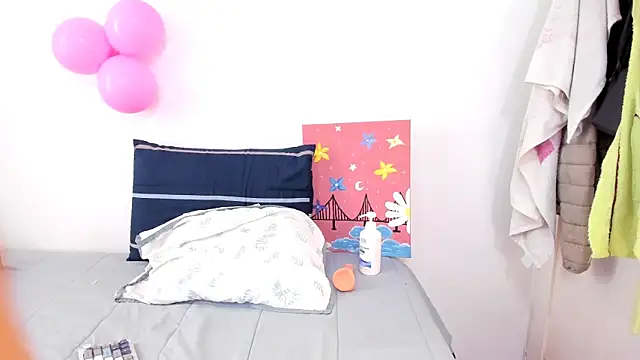 Snapshot of alice_evans12 chatting on 06/17/26, 07:37 alice evans12 online show from 06/17/26, 07:37