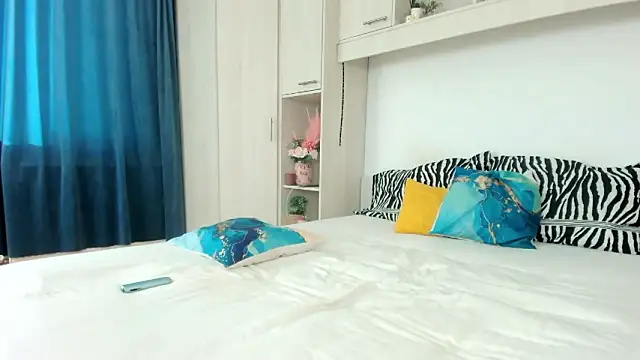 Mira Shine online show from 07/15/26, 04:29