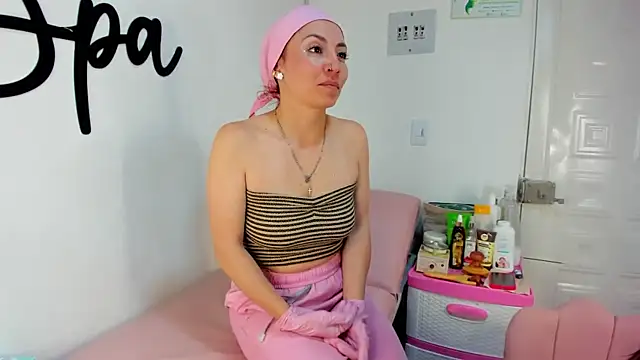 Snapshot of Sara_fun chatting on 12/31/24, 07:31 Sara fun online show from 12/31/24, 07:31