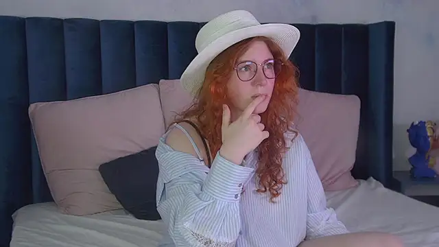 Snapshot of LauraDennis chatting on 05/31/26, 04:36 LauraDennis online show from 05/31/26, 04:36