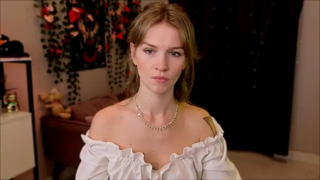 crystalkris  online show from 04/23/26, 05:41