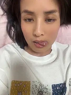 Snapshot of Faye-baby chatting on 06/17/26, 03:57 Faye-baby online show from 06/17/26, 03:57