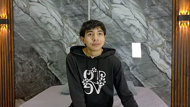 NoahWalker   online show from 05/14/26, 11:17