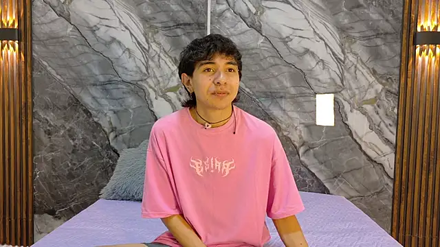 NoahWalker   online show from 05/19/26, 11:05