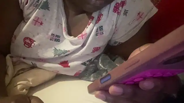 Snapshot of EbonyTheBrattt chatting on 04/21/26, 10:45 EbonyTheBrattt online show from 04/21/26, 10:45
