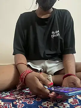 hoty-lovely online show from 04/16/26, 06:52