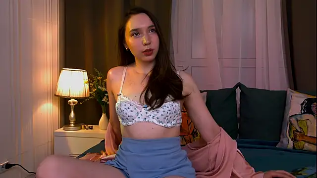 Snapshot of Suzaneey chatting on 07/07/26, 10:47 Suzaneey online show from 07/07/26, 10:47