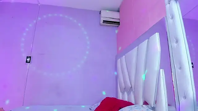 Snapshot of kiara_sexyhot chatting on 07/04/26, 11:22 kiara sexyhot online show from 07/04/26, 11:22