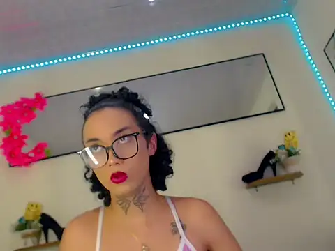 Snapshot of Darianna_A chatting on 04/21/26, 01:42 Darianna A online show from 04/21/26, 01:42