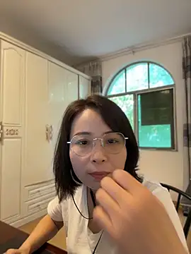 Snapshot of lisha521 chatting on 06/18/26, 01:39 lisha521 online show from 06/18/26, 01:39