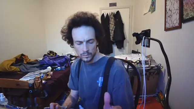 Snapshot of JohnnyMoves chatting on 06/05/26, 11:54 JohnnyMoves online show from 06/05/26, 11:54