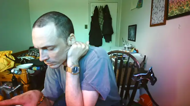 Snapshot of JohnnyMoves chatting on 06/15/26, 07:16 JohnnyMoves online show from 06/15/26, 07:16