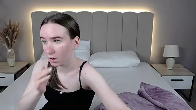 Snapshot of MarliinNova chatting on 07/02/26, 04:07 MarliinNova online show from 07/02/26, 04:07