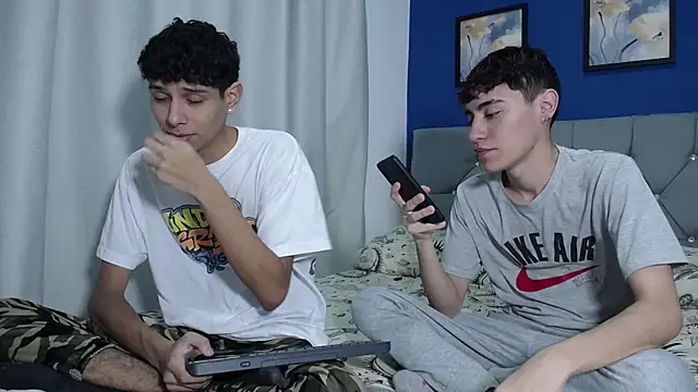 Snapshot of Thiago_And_Gael chatting on 06/19/26, 12:04 Thiago And Gael online show from 06/19/26, 12:04
