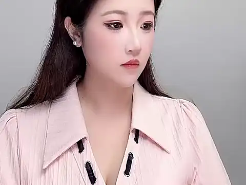 Snapshot of Eva_258899 chatting on 05/15/26, 02:29 Eva 258899 online show from 05/15/26, 02:29