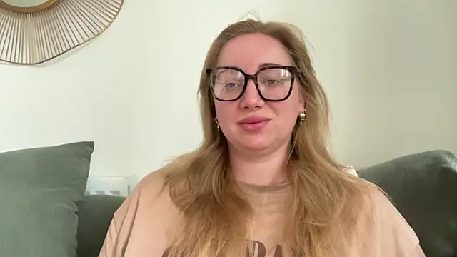 Snapshot of arielsweetieee chatting on 06/11/26, 06:22 arielsweetieee online show from 06/11/26, 06:22
