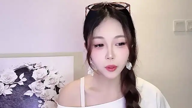 Snapshot of KiKi-011 chatting on 05/15/26, 07:15 KiKi-011 online show from 05/15/26, 07:15