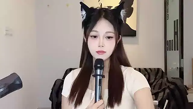 Snapshot of KiKi-011 chatting on 06/11/26, 04:21 KiKi-011 online show from 06/11/26, 04:21
