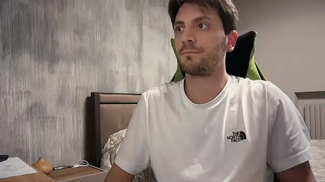 italianass94 online show from 04/17/26, 01:47