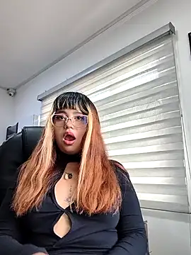 Snapshot of BelleVivianne chatting on 04/25/26, 01:41 BelleVivianne online show from 04/25/26, 01:41