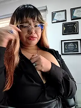 Snapshot of BelleVivianne chatting on 04/30/26, 01:06 BelleVivianne online show from 04/30/26, 01:06