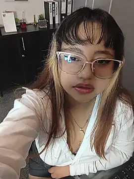 Snapshot of BelleVivianne chatting on 05/26/26, 12:56 BelleVivianne online show from 05/26/26, 12:56