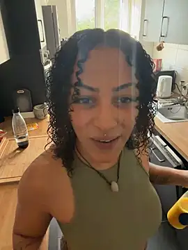 SweetPetiteNoir online show from 06/13/26, 05:16