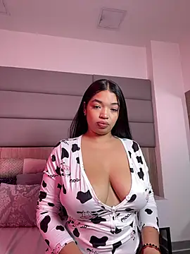 Snapshot of LilyFoox chatting on 05/19/26, 12:55 LilyFoox online show from 05/19/26, 12:55
