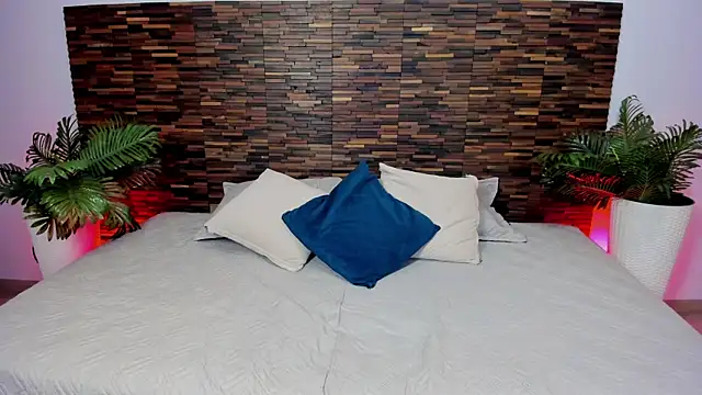 valkiriia   online show from 06/03/26, 05:43