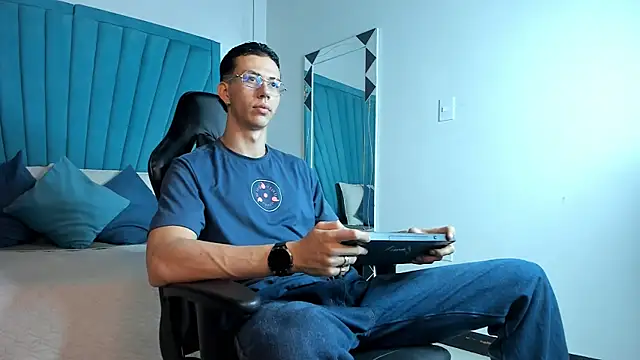 OliverThompsonJS online show from 06/24/26, 05:28