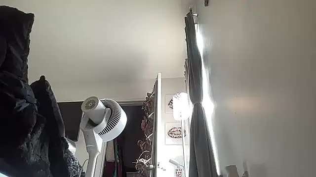 yummymommie7 online show from 06/18/26, 10:03