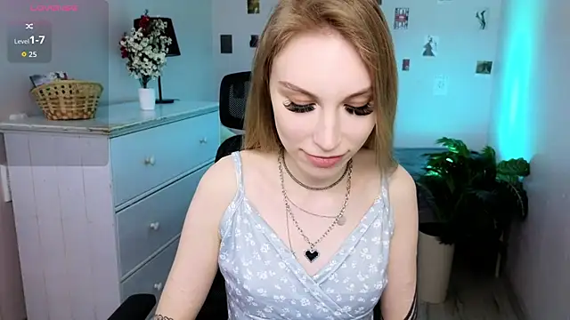MilaDuales online show from 05/05/26, 05:37