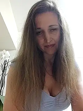 irresistibelle online show from 04/27/26, 09:35