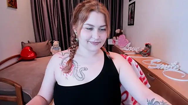 NoraLiin online show from 05/28/26, 08:28