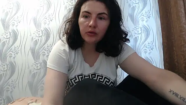 Snapshot of AlinaxJames chatting on 06/19/26, 08:07 AlinaxJames online show from 06/19/26, 08:07