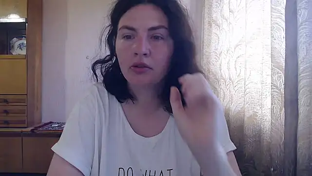 Snapshot of AlinaxJames chatting on 07/09/26, 08:07 AlinaxJames online show from 07/09/26, 08:07
