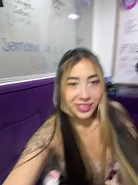 ManuelaVlez online show from 04/21/26, 02:15