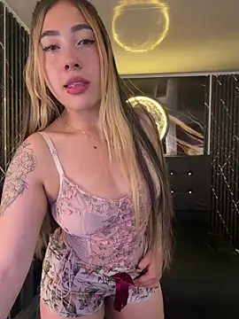 ManuelaVlez online show from 04/21/26, 02:51