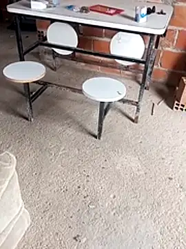  - - -larissa - - - online show from 04/19/26, 10:36