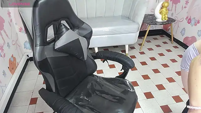 Luxury 11v online show from 04/27/26, 07:56