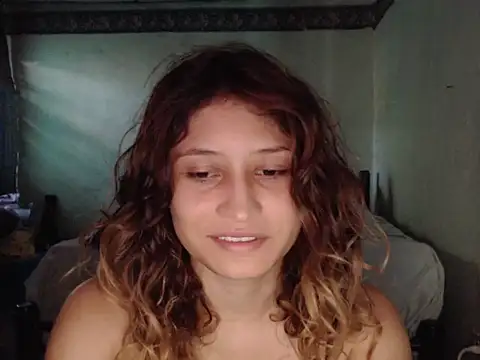 Snapshot of AnnieLorin chatting on 07/24/26, 04:05 AnnieLorin online show from 07/24/26, 04:05